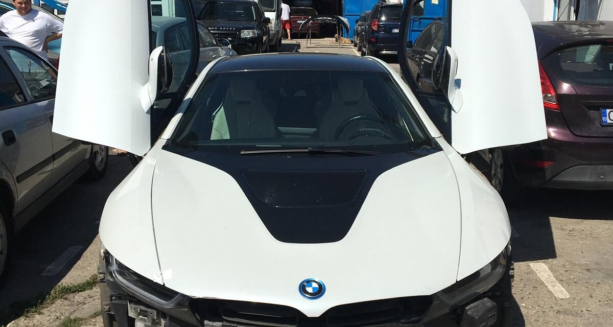 BMW în curtea service-ului