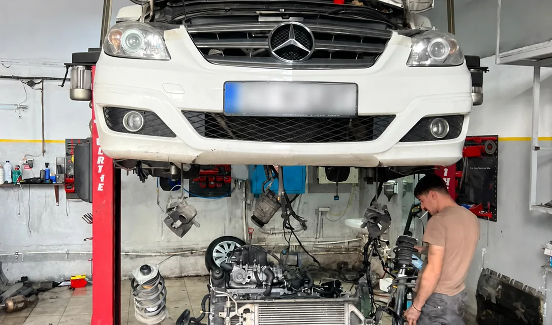 Reparație Mercedes în service